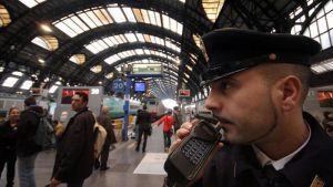 Milano poliziotti arrestati