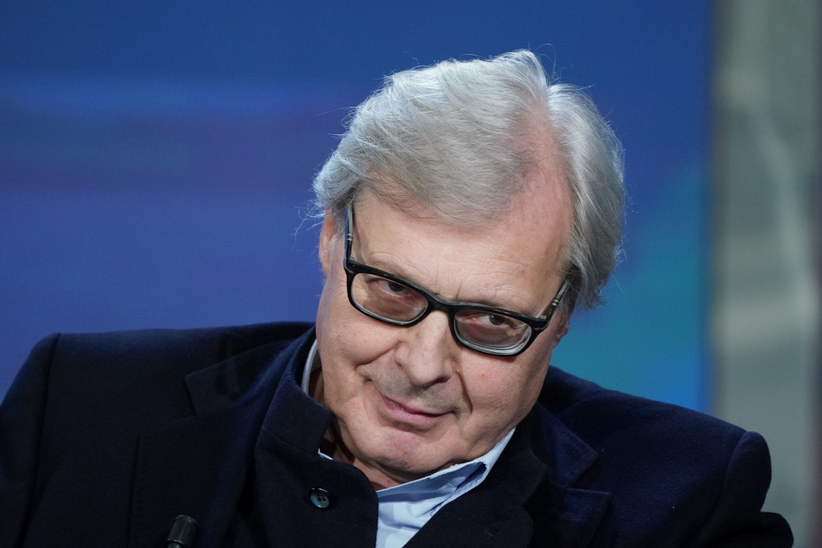 Anche Sgarbi vuole l’Italexit: “Questa è l’Europa delle banche